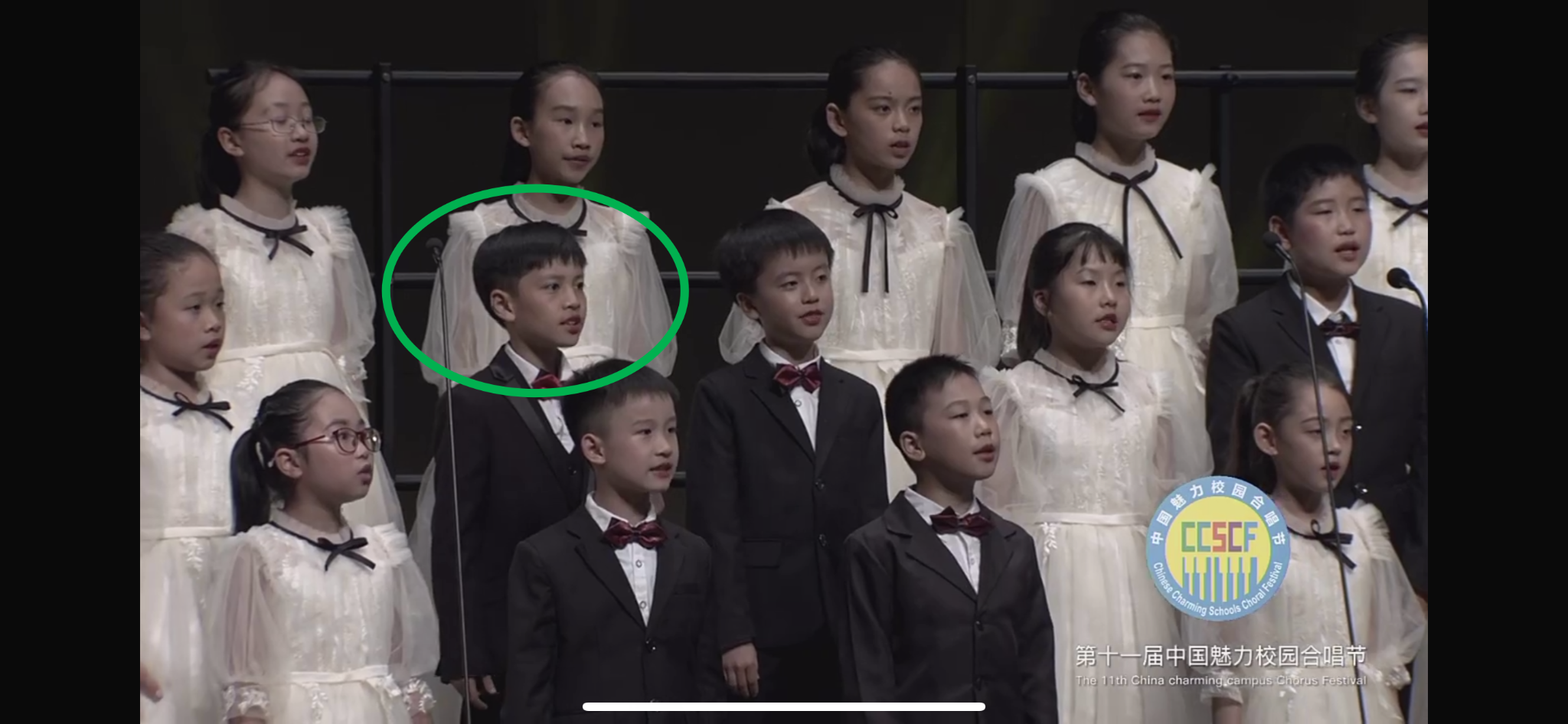 上海华音少年外语合唱团比赛演出照,原图绿圈标注 Gordon